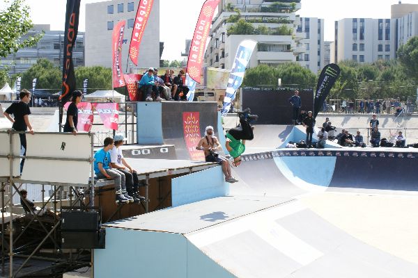 spgm-1.4.7/gal/Galeries/loic/fise_2010/FISE/Romain Godenaire - Fakie Backflip.JPG
